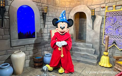 PHOTOS: Another Mickey Mouse Meet-and-Greet Has Returned to Disney ...