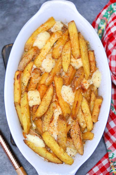 Easiest Canadian Poutine Recipe You'll Ever Make - Scrambled Chefs