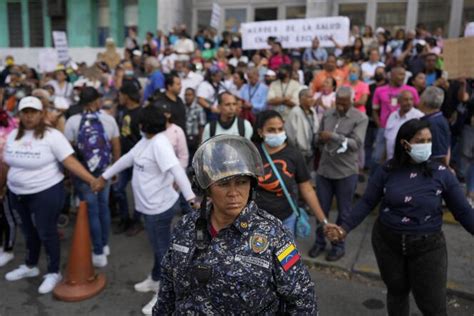 Presidential campaign in Venezuela opens against a backdrop of social unrest