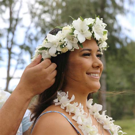 Haku Lei - White Orchid Crown Lei - Shaka Lei