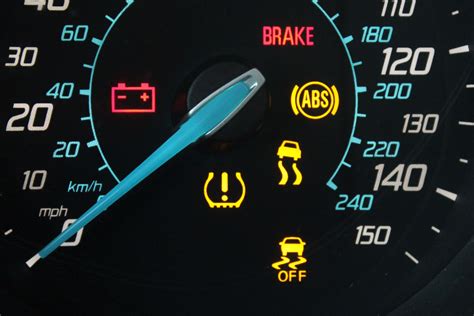 10 Dashboard Warning Lights Every Driver Should Know - CarGurus