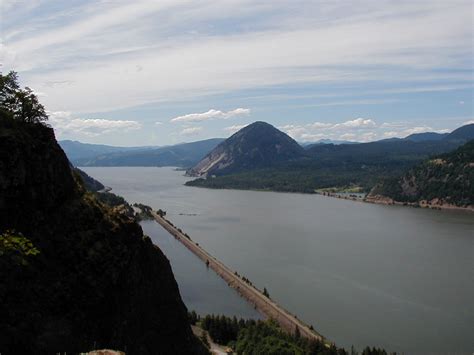 File:Columbia River Gorge 2.jpg - Wikimedia Commons