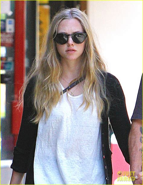 Amanda Seyfried & Desmond Harrington Hold Hands in NYC!: Photo 2709380 ...