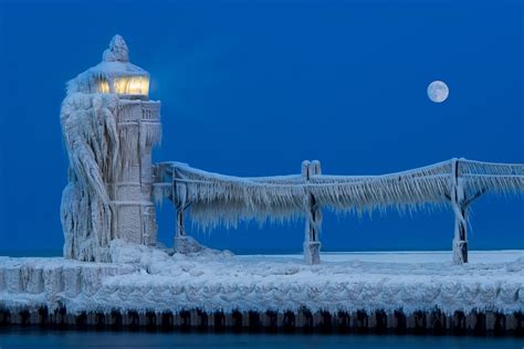 Frozen Lighthouse | Leuchtturm, Lake michigan, Turm