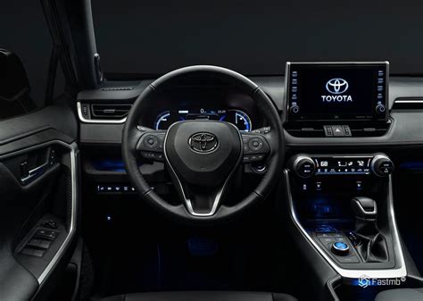 Плагин-гибридный кроссовер Toyota RAV4 2020