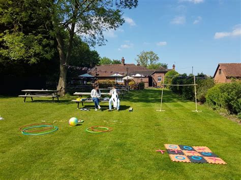 Royal wedding - The Packhorse, Mapledurham