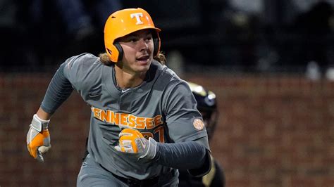 What happened with Jordan Beck's bat in Tennessee baseball vs. Vanderbilt?