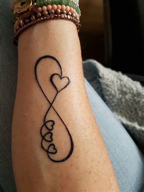 Infinity tattoo met een groot hart voor mijn liefde en 3 kleine hartjes voor mijn kinderen | Mom ...