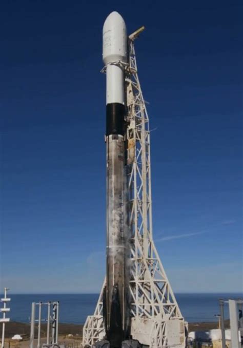 SpaceX Falcon 9 Block 5 booster nails third launch and landing in 7 months