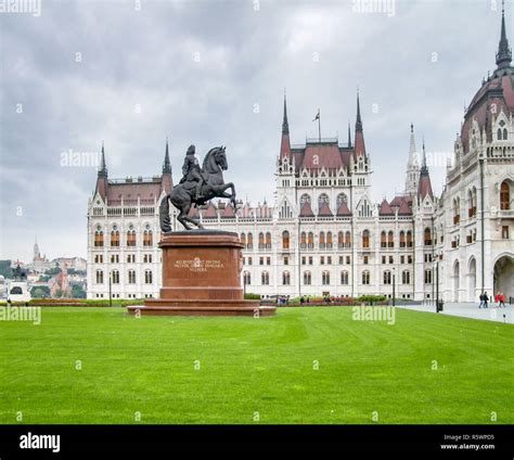 hungarian parliament building Stock Photo - Alamy