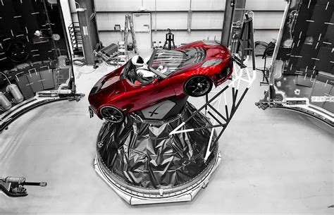 SpaceX's Falcon Heavy launch gets a spacesuit-clad 'Starman'