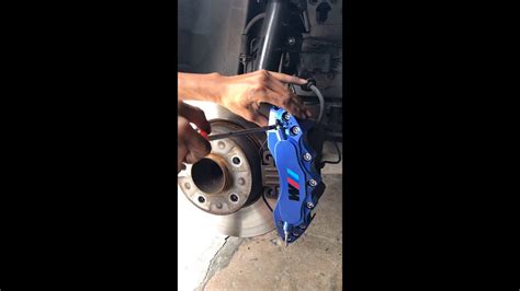 BMW INSTALLATION MPERFOMANCE BRAKE CALIPER COVER - YouTube