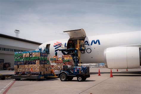 LATAM supera las 300 millones de vacunas contra el Covid-19 transportadas gratuitamente en ...