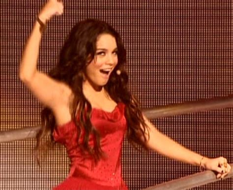 Red Carpet Dresses: Vanessa Hudgens - High School Musical Tour 2007