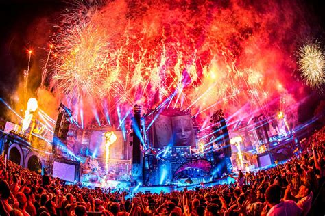 Tomorrowland Begins Teasing Virtual NYE Festival - EDM Maniac