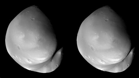 Space Probe Captures Detailed Images of Mars' Moon Deimos | PetaPixel