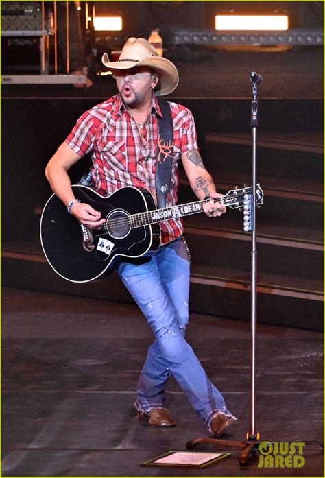 Jason Aldean Performs First Concert in Las Vegas Since Route 91 Harvest ...