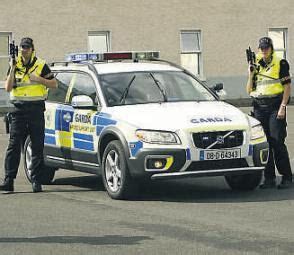 Volvo XC70 Cross Country Info Page: Garda (Irish Police) Armed Response and Traffic Corp using ...