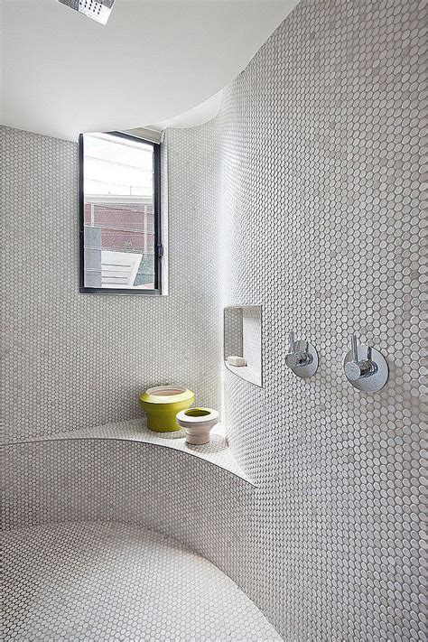 30 Ideas of using round mosaic bathroom tiles