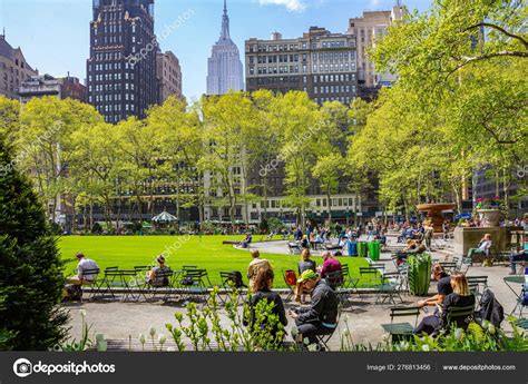 Bryant park, New York, Manhattan. People relaxing, sunny day in spring – Stock Editorial Photo ...