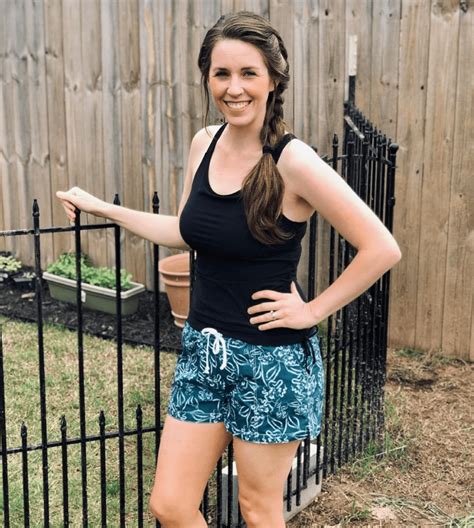 Jill Duggar Rocks Sexy Swimwear: Summer Outfit Photos