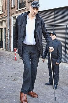 Top 10 Tallest Men in The World (Living or Dead) - Wonderslist