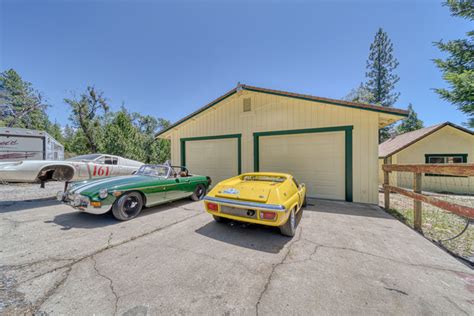 CarProperty.com / 10 Car Garage House between Sacramento