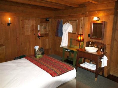 Old Faithful Inn Rooms - img-hobo