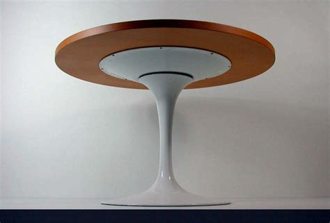 Tulip Base Lazy Susan Coffee Table by Eero Saarinen for Knoll for sale at Pamono