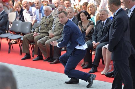 PsBattle: Andrzej Duda the president-elect of Poland in action! : r ...