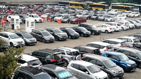 4 Cara Mudah Parkir Mobil untuk Pemula | kumparan.com