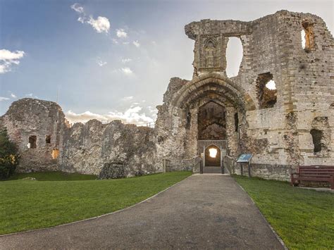 Denbigh Castle (Cadw) | VisitWales