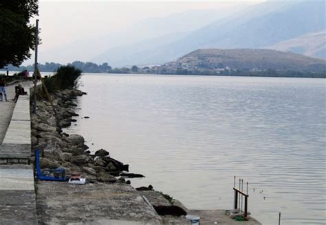 Ioannina Lake Levels Subside by One Meter, Due to Drought - GreekReporter.com