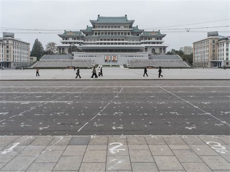 Kim Il Sung Square | North Korea Travel Guide - Koryo Tours