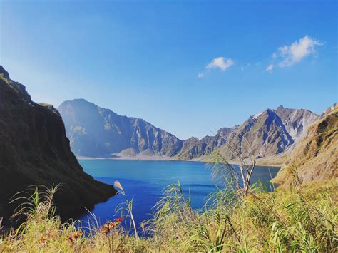 Crater Lake - Mt. Pinatubo, Philippines [2048x1536] [OC] : r/EarthPorn