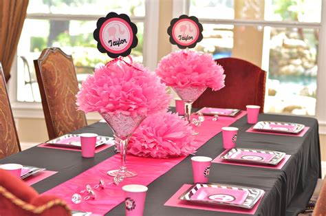 Nice centerpiece and table scape | Barbie party, Barbie birthday, Barbie theme