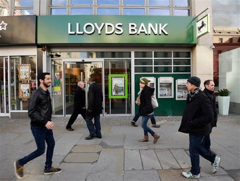 British Government to Sell a Big Stake in Lloyds Banking - The New York Times