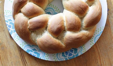 Homemade Braided Yeast Bread with Sweet Filling