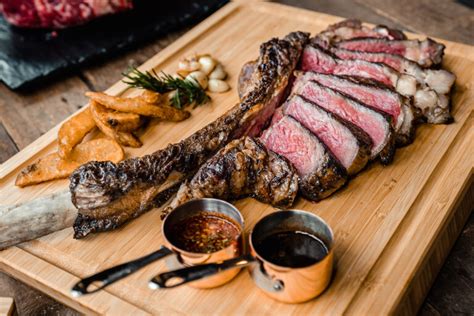 Tomahawk Steak na Brasa com Vinagrete de Laranja – Novilho Premium