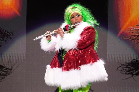 Lizzo steals the show as The Grinch as she joins stars like Dua Lipa at ...