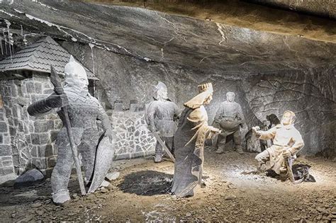 How to Visit Wieliczka Salt Mine near Krakow (+Best Tours)