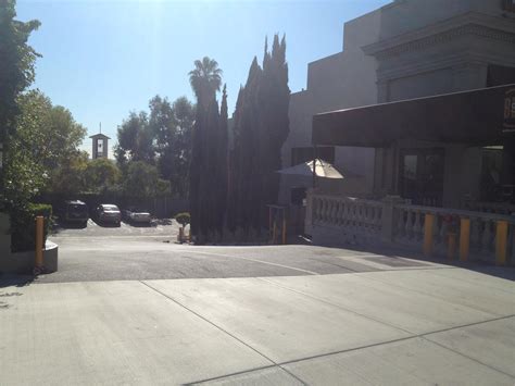 Sunset Plaza - Parking in West Hollywood | ParkMe