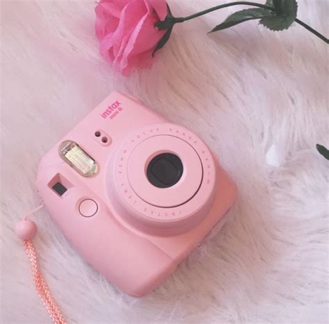 Foto para colocar de fundo de tela. | Pink camera, Pink polaroid camera ...