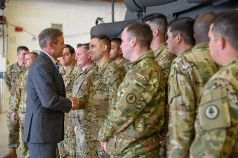 Governor Visits Tenn. National Guard Troops Ahead of Deployment