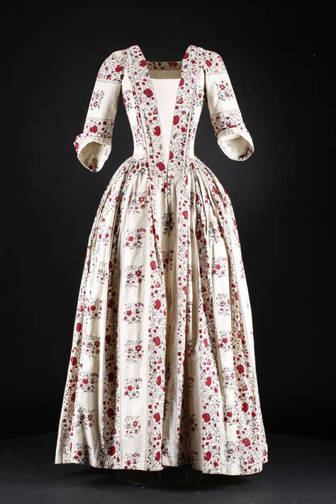 Cotton day dress, c.1740-1760. National Museum of Scotland. | Robe du ...