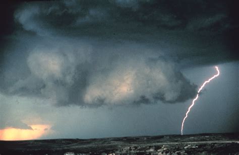File:Wall cloud with lightning - NOAA.jpg - Wikimedia Commons