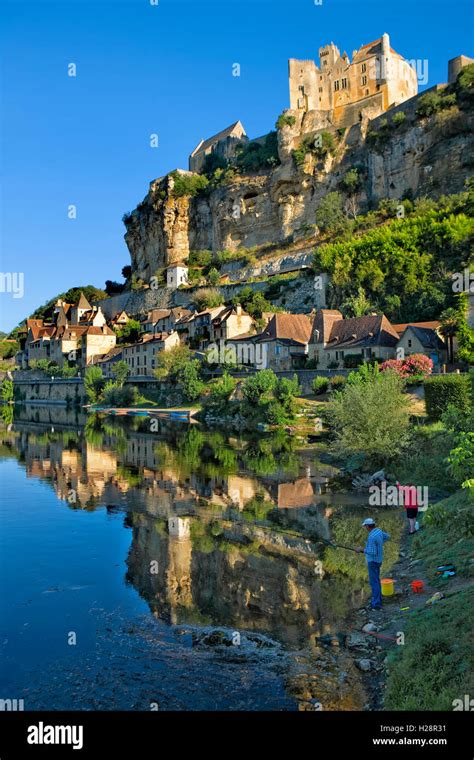 Beynac-et-Cazenac castle, Dordogne, France Stock Photo - Alamy