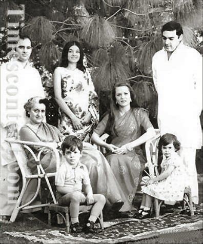 Rahul Rajiv Sonia Gandhi: RAHUL GANDHI WITH FAMILY PHOTOS