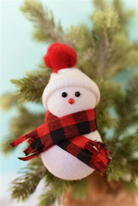 The CUTEST 5-Minute DIY Snowman Ornaments + VIDEO