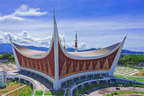 10 Masjid dengan Arsitektur Unik di Indonesia